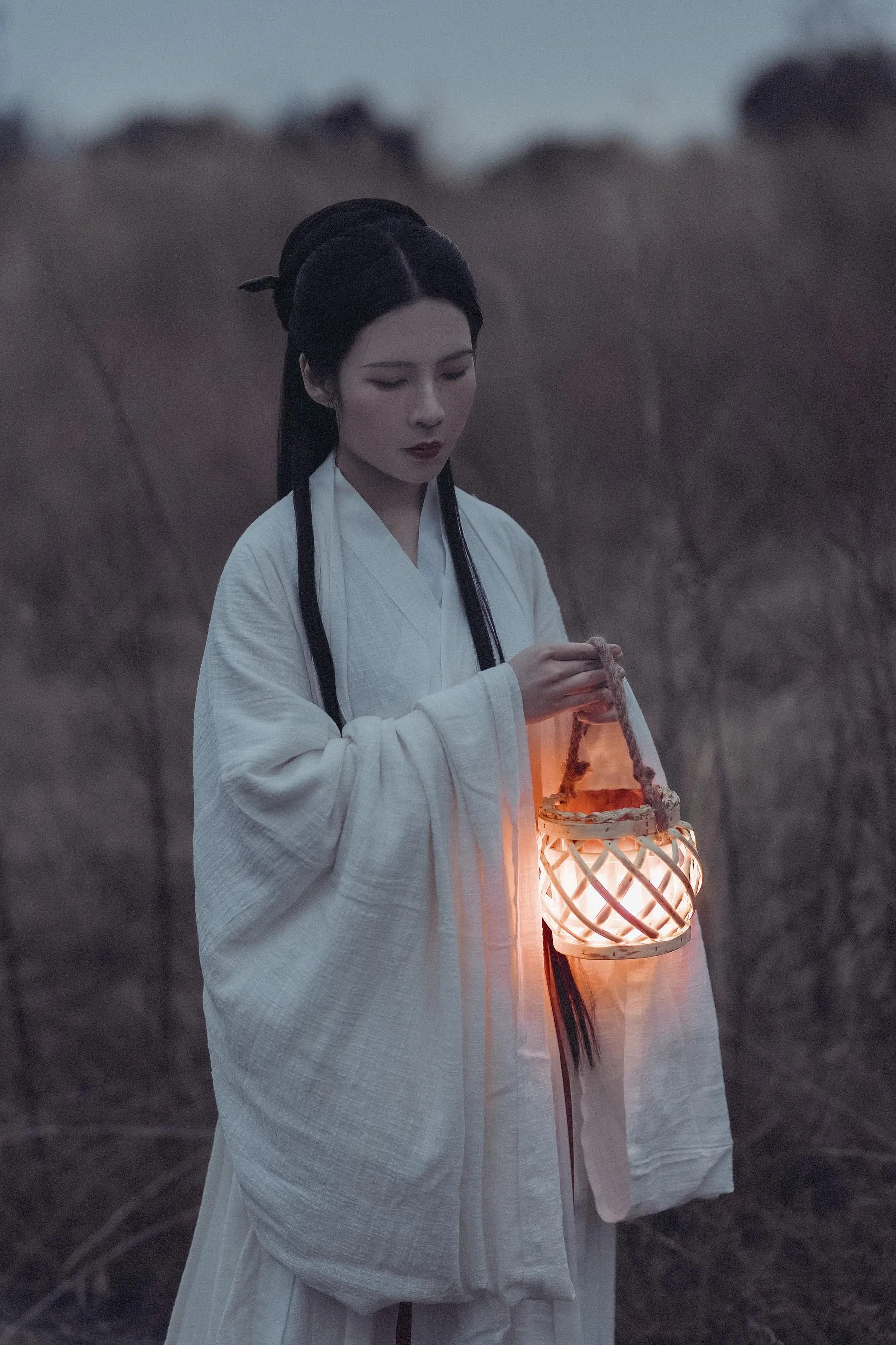 [YITUYU艺图语]2021.10.22 白衣隐 Yiyi [27P]插图4